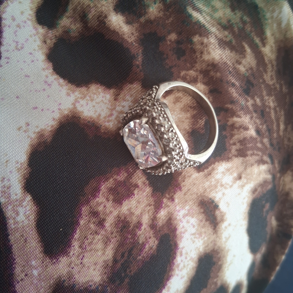 Elegant Silver Ring with Clear Gemstone - Picture 1 of 3
